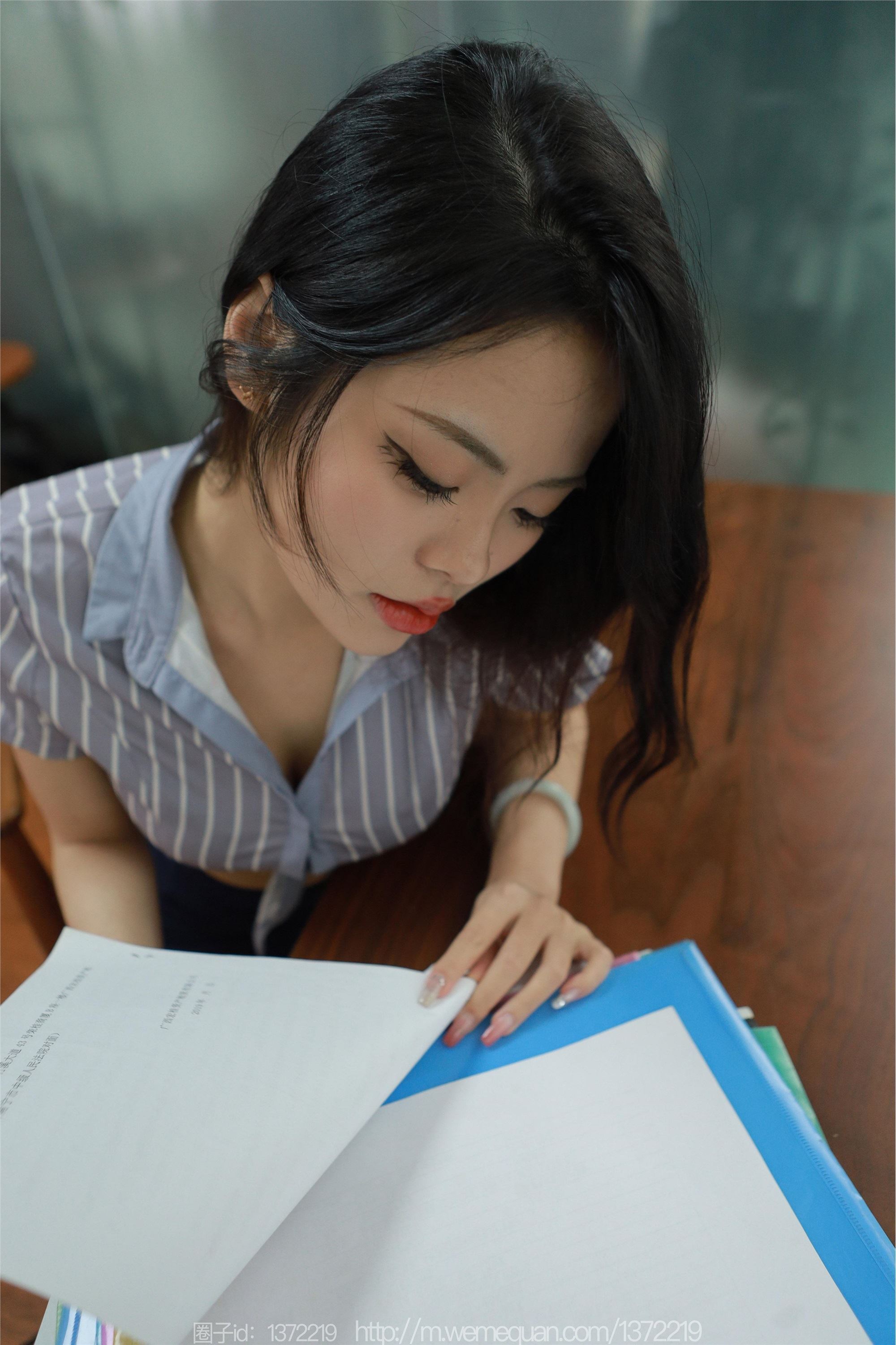 IESS异思趣向  2023.04.10 丝享家 1417 兔兔《风情万种女秘书》